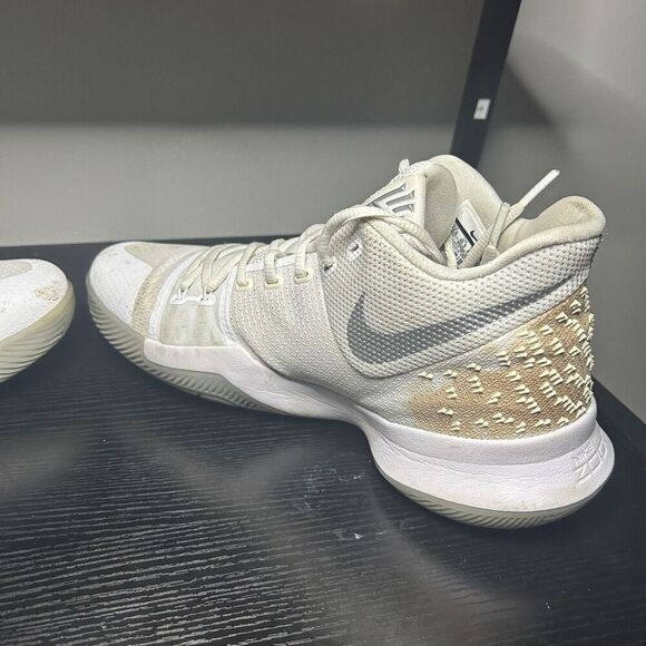 Nike Kyrie 3 White Chrome Silver Low Cut Mens Basketball 852395-103 Size 11.5 - Picture 10 of 15